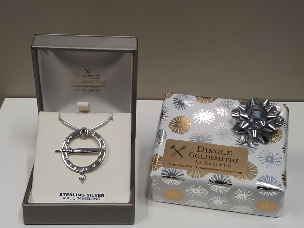 Goldsmiths Rose Gold Plated Silver Cushion Cubic Zirconia Necklace & Earrings  Set 8.48.5314 | Goldsmiths