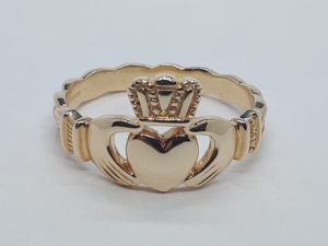 Gents 9ct Claddagh Ring with weaved band (Gold) by Dingle Goldsmiths
